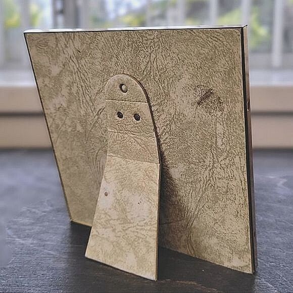 Vtg 5-photo gold tone artist printed picture frame 5.5 × 5.5 - Picture 2 of 14